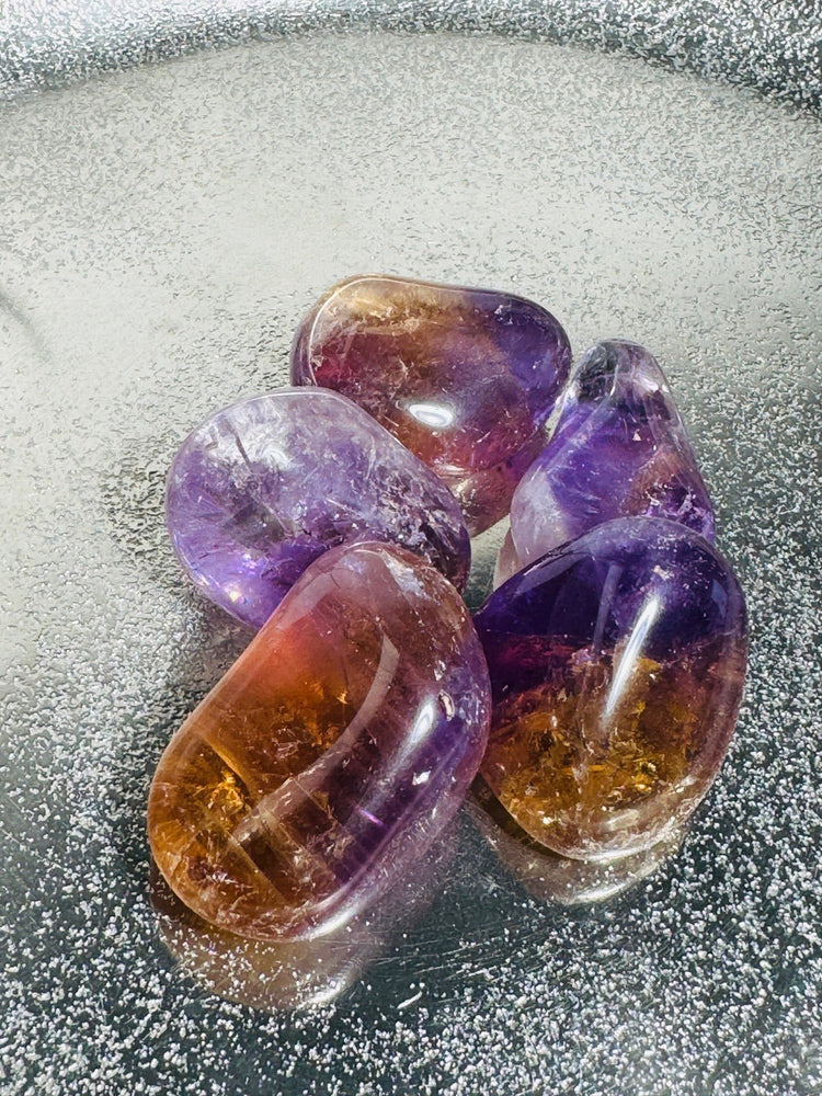 Ametrin in citrin-gold und amethyst lila als detailsaufnahme