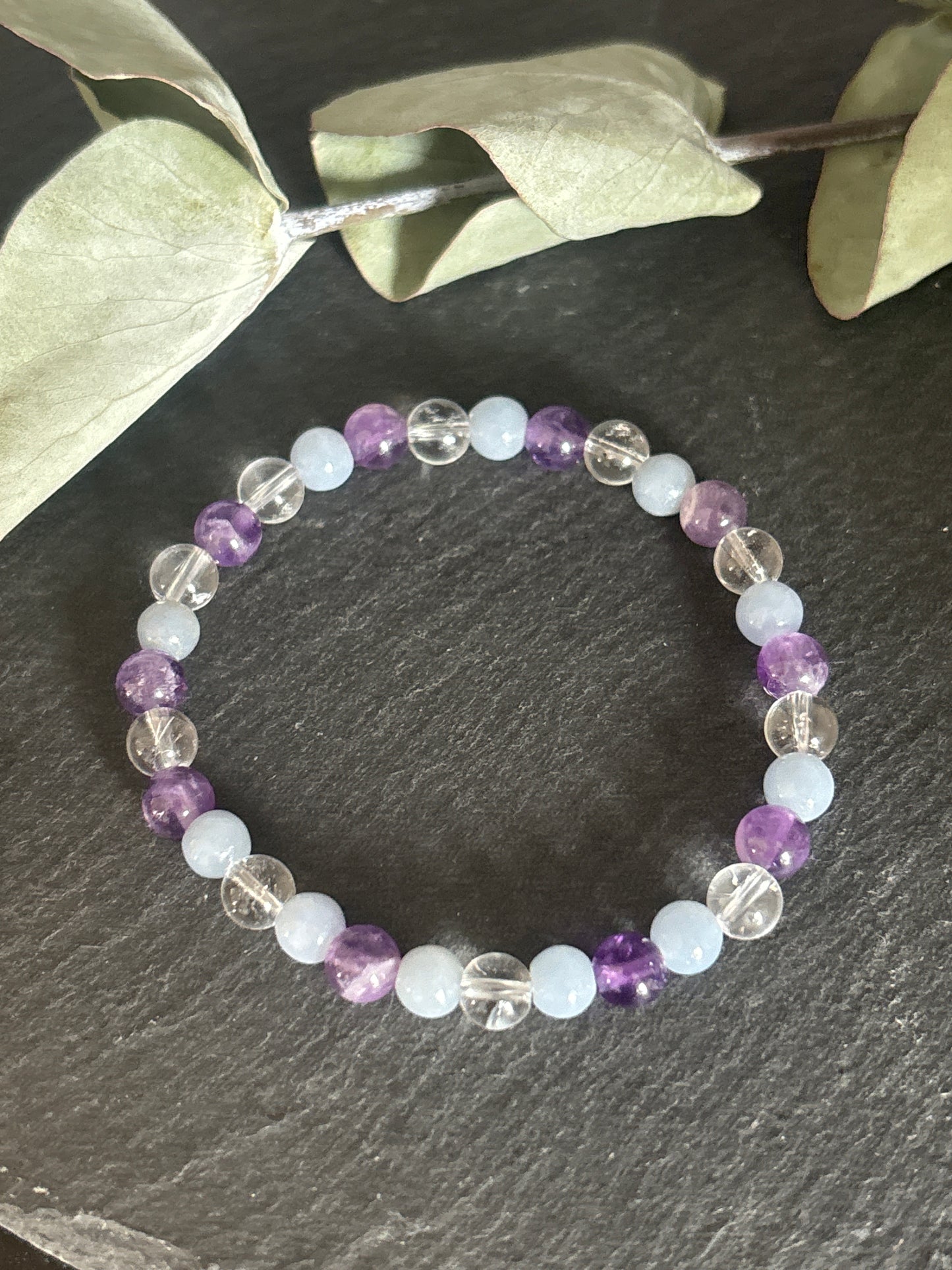 ARMBAND Thema "ADHS" aus Anhydrit, Amethyst und Bergkristall