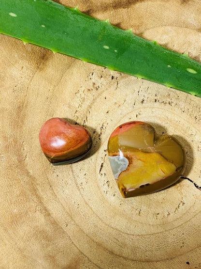 Zestaw dwóch kolorowych serc jaspisowych z Madagaskaru