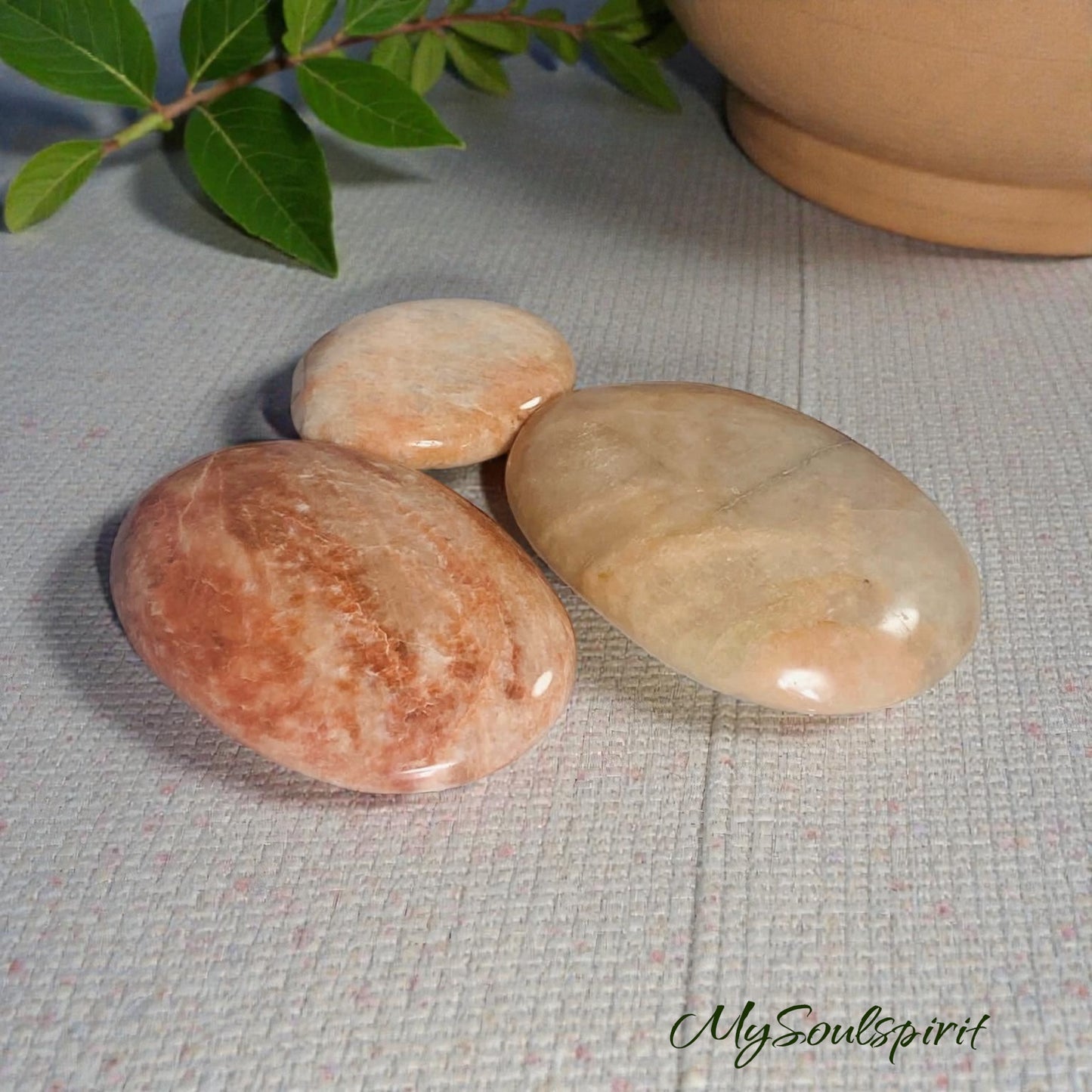 MONDSTEIN Aprikose Großer Handschmeichler 1 großes Stück