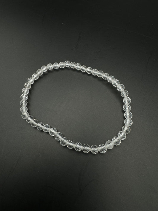 Bergkristall Armband mit 4 mm facettierten mini-Perlen