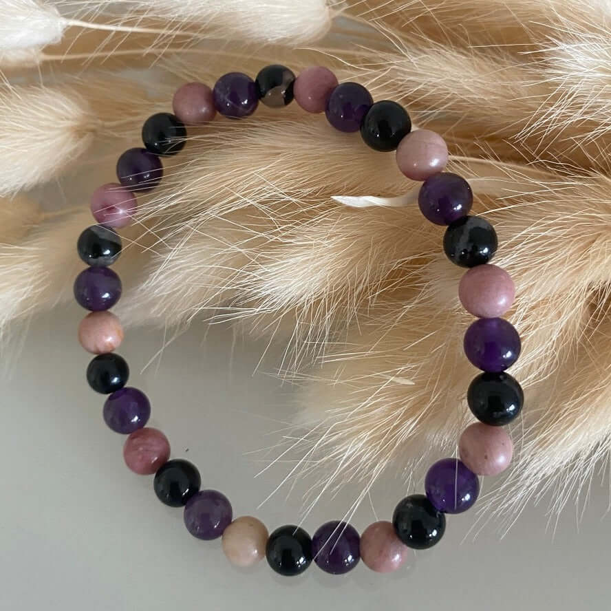 Individuelles gefertigtes Armband aus 6 mm Kristallkugeln - Perlen aus Turmalin, Amethyst, Rhodonit 